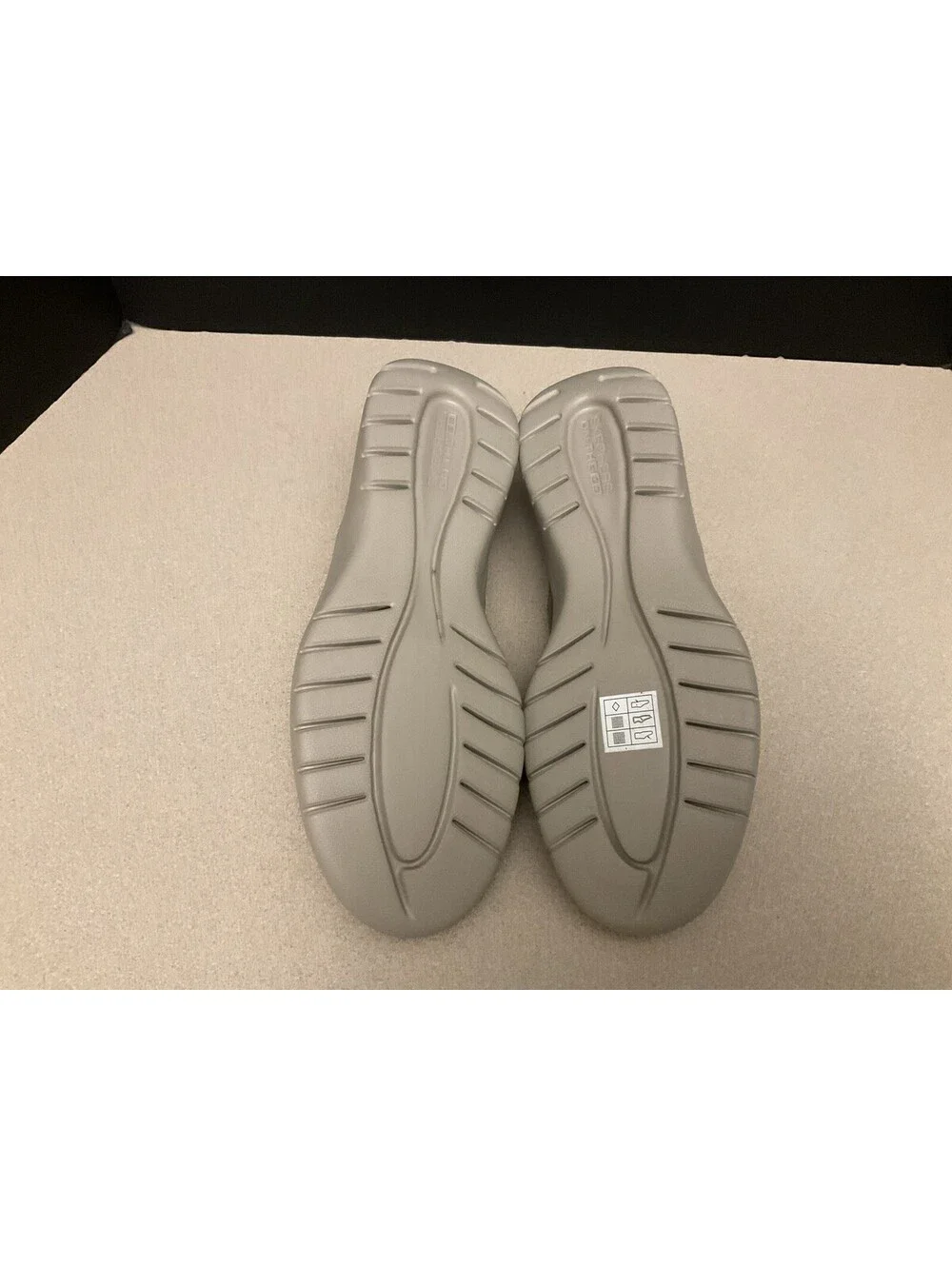 New! Womens Skechers Slip Ins On The Go Flex Captivating Walking Shoes. Size 9.5